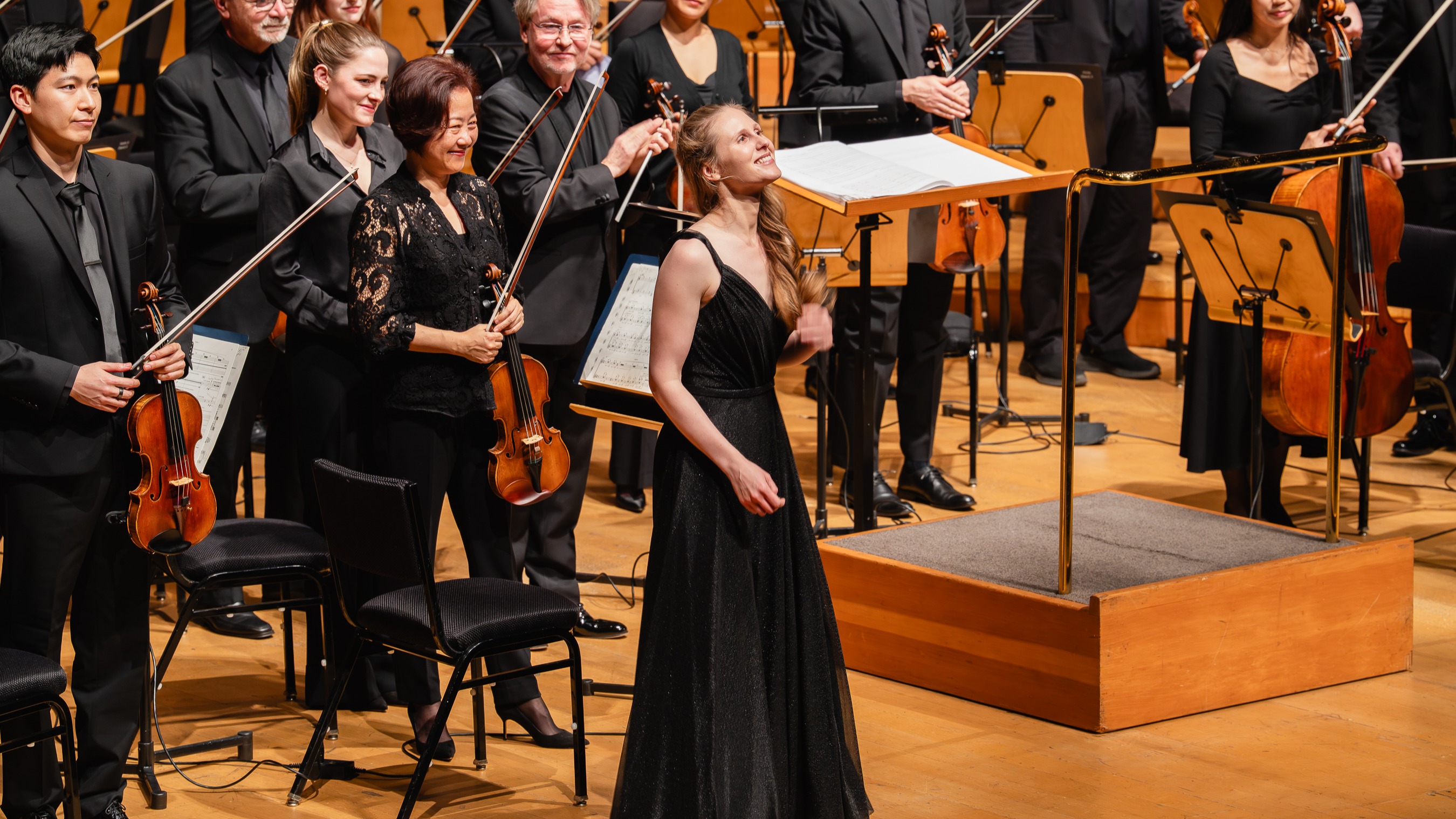 Gabriella Smith bows at Walt Disney Concert Hall