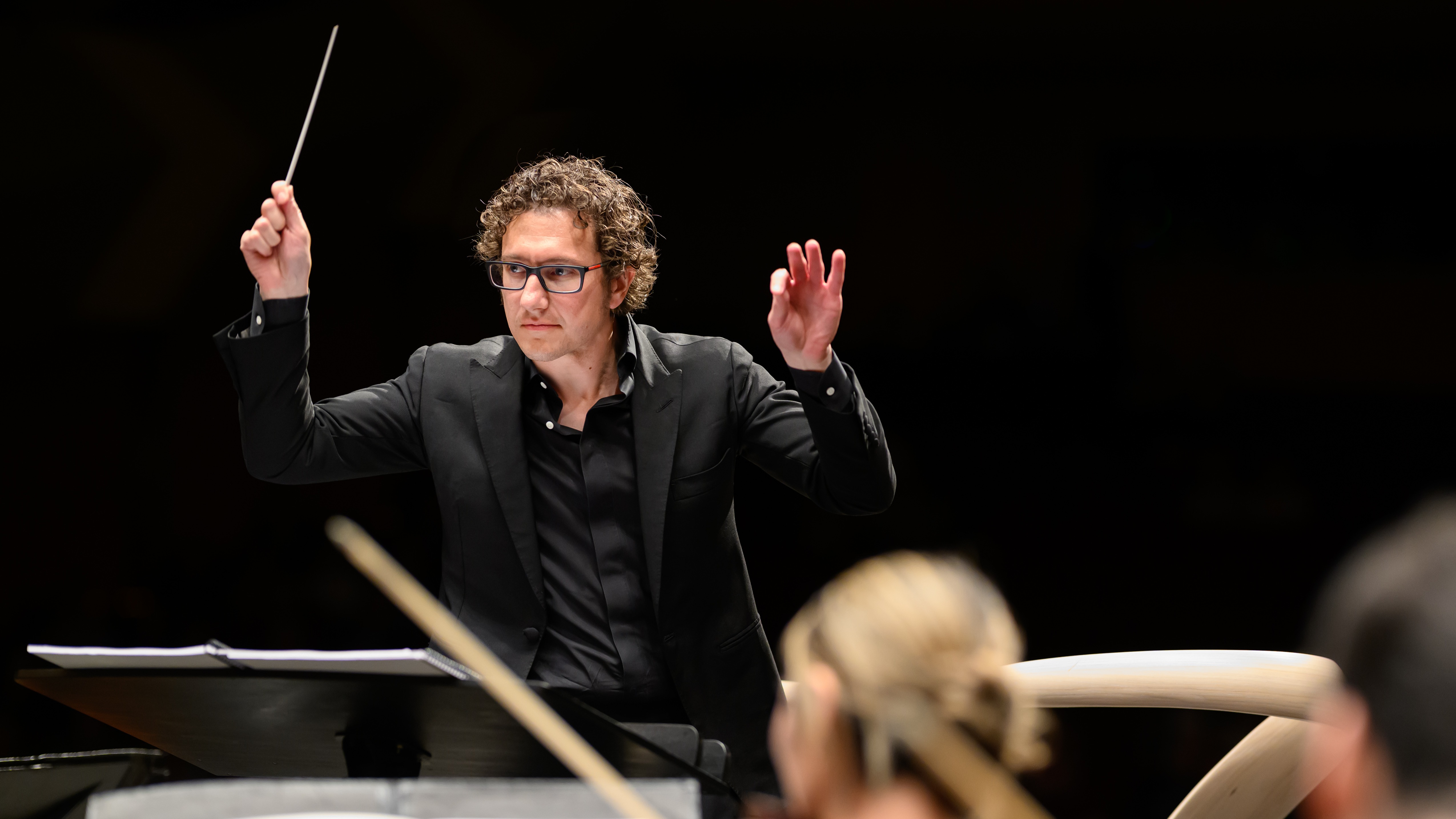 Teddy Abrams conducting the Louisville Orchestra
