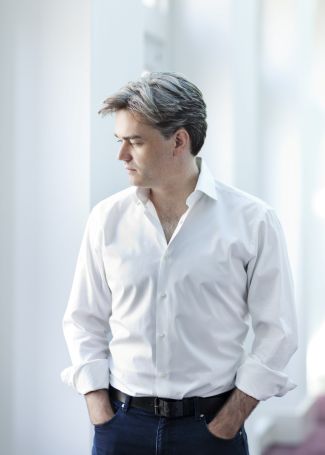 Conductor Edward Gardner