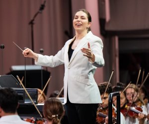 Anna Handler conducts the LA Philharmonic at the Hollywood Bowl | Credit: Elizabeth Asher