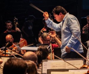 Cristian Măcelaru conducts at the Cabrillo Festival of Contemporary Music | Credit: r.r. jones