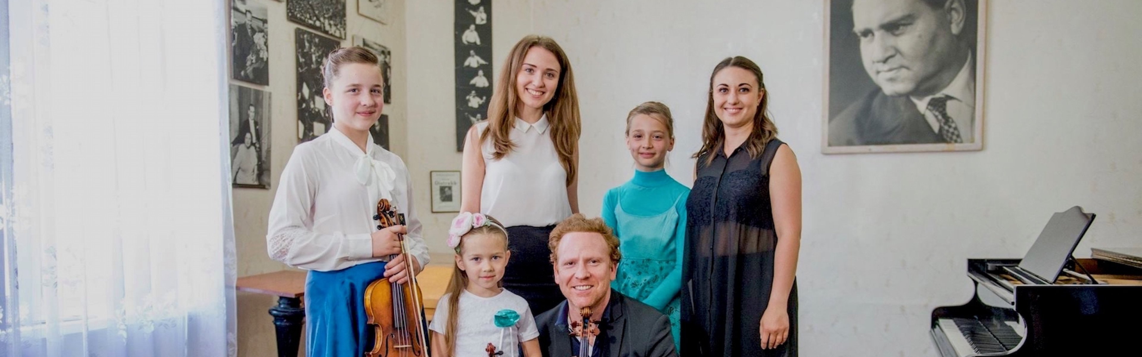 Daniel Hope with young Ukrainian musicians