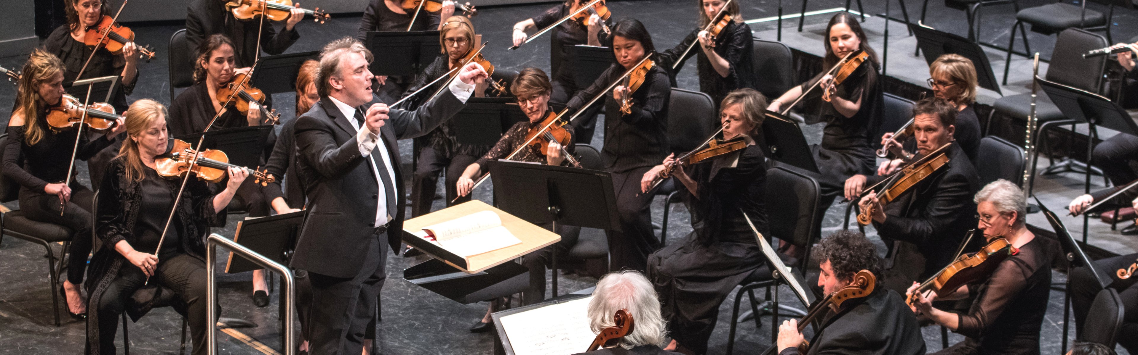Jaime Martín conducts Los Angeles Chamber Orchestra