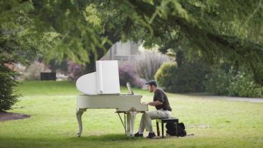 piano_news_flower_piano_header1.jpg