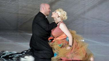 SFO_Manon_header4.jpg