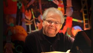emanuelax_alt1_sitting-colorful-sanfrancisco_1000x575.jpg