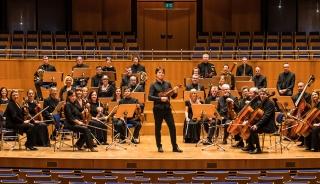 joshua-bell-academy-saint-martin-in-the-field_orchestra-standing_mar1_san-francisco_1000x575.jpg