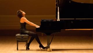 mtt-yuja-wang-sibelius-brahms_yuja-wang_piano-playing_may14_san-francisco_1000x575.jpg