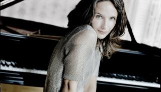 piano-recital-helene-grimaud_sitting-piano_mar22_san-francisco_1000x575.jpg