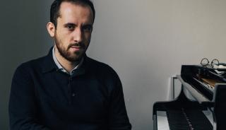 piano-recital-igor-levit_sitting-piano_apr26_san-francisco_1000x575.jpg