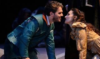 romeoandjuliet_1_2040x1200.jpg