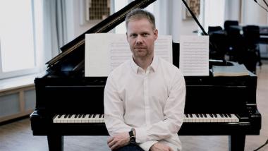 MaxRichter_credit_WolfgangBorrs_header.jpg