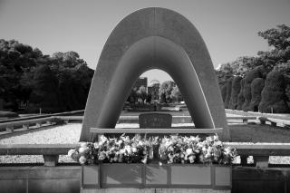 memorial_cenotaph_hiroshima_peace_memorial_park.jpg