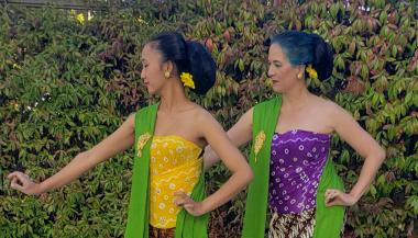 Central Javanese Dancers