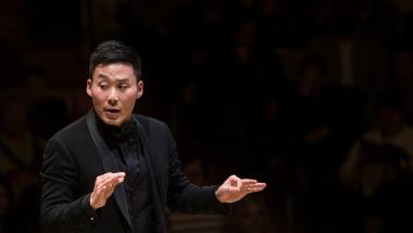 Earl Lee conducting