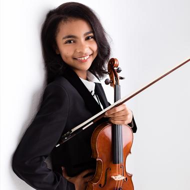 Amaryn Olmeda performs