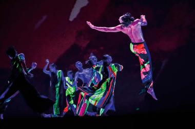 Cloud Gate Dance Theatre of Taiwan performs Saturday–Sunday, October 29–30, 2022 in Zellerbach Hall. Pictured: 13 Tongues. (credit: Courtesy of Cloud Gate Dance Theatre of Taiwan)