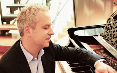 Jeremy Denk performs Sunday, February 12, 2023 in Hertz Hall. (credit: Jaeha Yi)