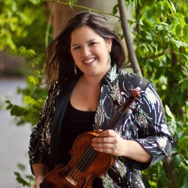 Juliana Athayde, violin