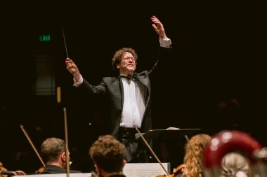 Artistic and Music Director Donato Cabrera conducting the California Symphony Orchestra
