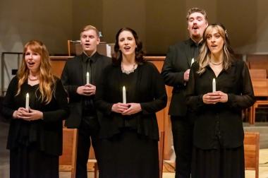 Pacific Chorale Heralds the Season with ‘Carols by Candlelight’