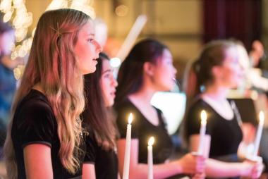 iSing performs by candlelight