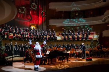 Pacific Chorale caps the holidays with “Tis the Season!” December 17 and 18, 2023, at Renée and Henry Segerstrom Concert Hall in Costa Mesa