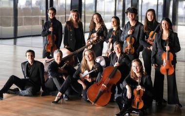 Les Arts Florissants pose with their instruments