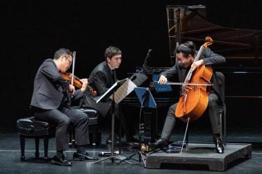 Trio Barclay performing