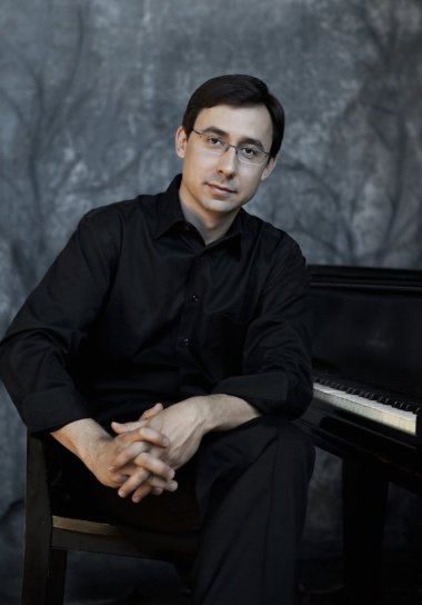 Alexander Kobrin performs for Steinway Society - The Bay Area premiere at the Visual and Performing Arts Center in Cupertino on May 31, 2025. Photo courtesy of the artist.