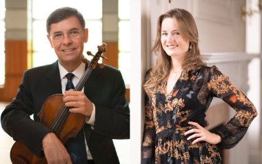 On the left, Roberto Díaz in a suit with a violin. On the right, Juliette Tacchino in a floral dress.