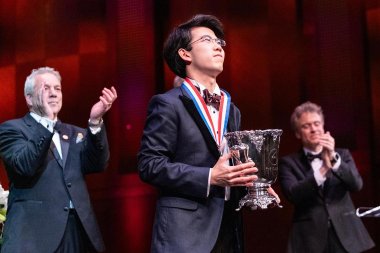 Aristo Sham accepts the Winners Cup at the 2025 Van Cliburn International Piano Competition. Photo by Chris Torres.