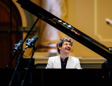 Pavel Kolesnikov returns to the Steinway Society stage. Photo by Samuel Graves. 