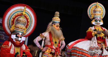 Three dancer/actors performing Balivijayam.
