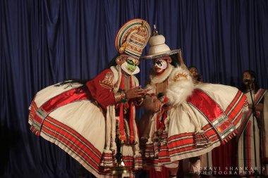 Two danceer/actor performing Kalyana Sougandhikam 
