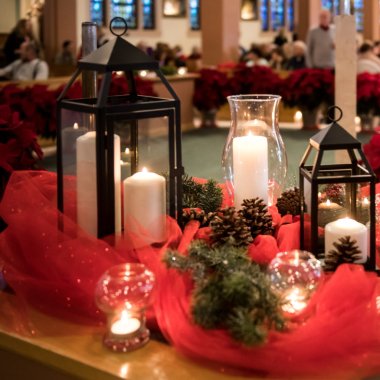 photo of lanterns in holiday setting