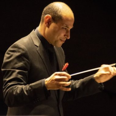 image of conductor Fawzi Haimor with baton