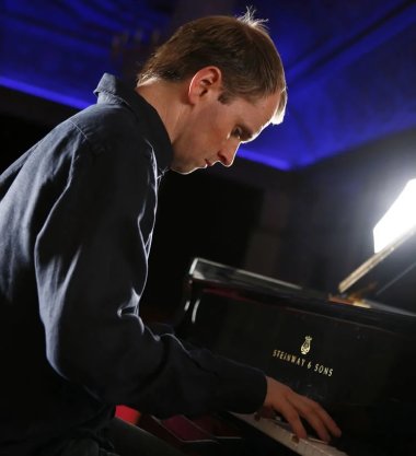 Photo of Steven Osborne by Ben Ealovega courtesy of the artist and Steinway Society-The Bay Area.