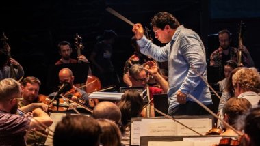 Cristian Măcelaru conducts at the Cabrillo Festival of Contemporary Music | Credit: r.r. jones
