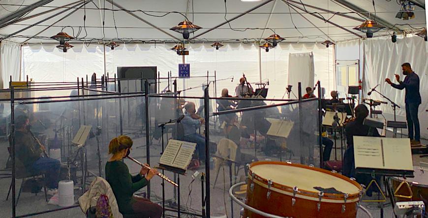 Roderick Cox rehearsing SFO Orchestra