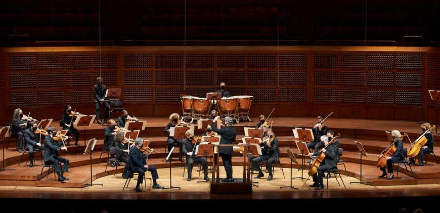 Music Director Esa-Pekka Salonen conducts the San Francisco Symphony | Credit: Stefan Cohen