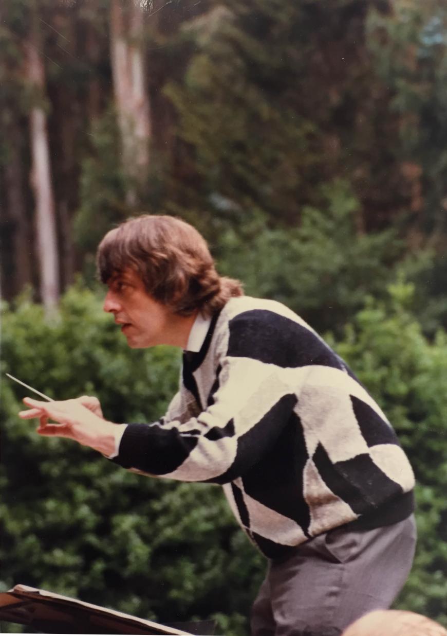 Ian Robertson conducting