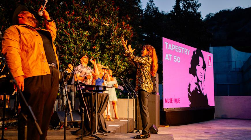 Rachael Worby conducting Muse/ique