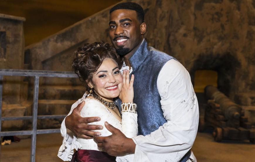 Ailyn Pérez and Soloman Howard