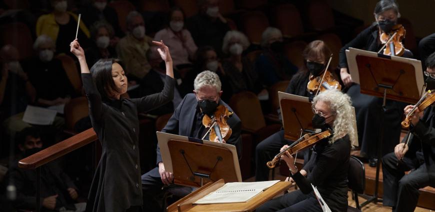 Akiko Fujimoto conducts the San Francisco Symphony