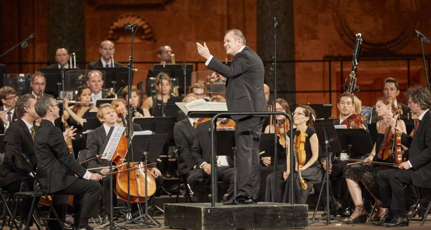 François-Xavier Roth conducting Les Siècles