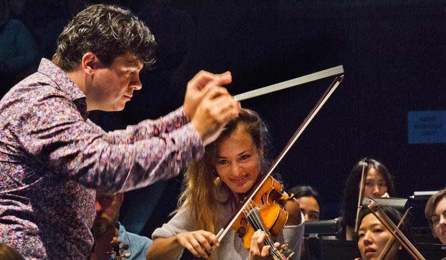 Cristi Macelaru and Nicola Benedetti in rehearsal at Cabrillo