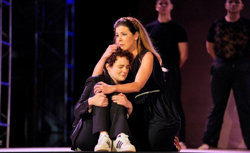 Sarah Coit as Sesto and Katherine Pracht as Cornelia