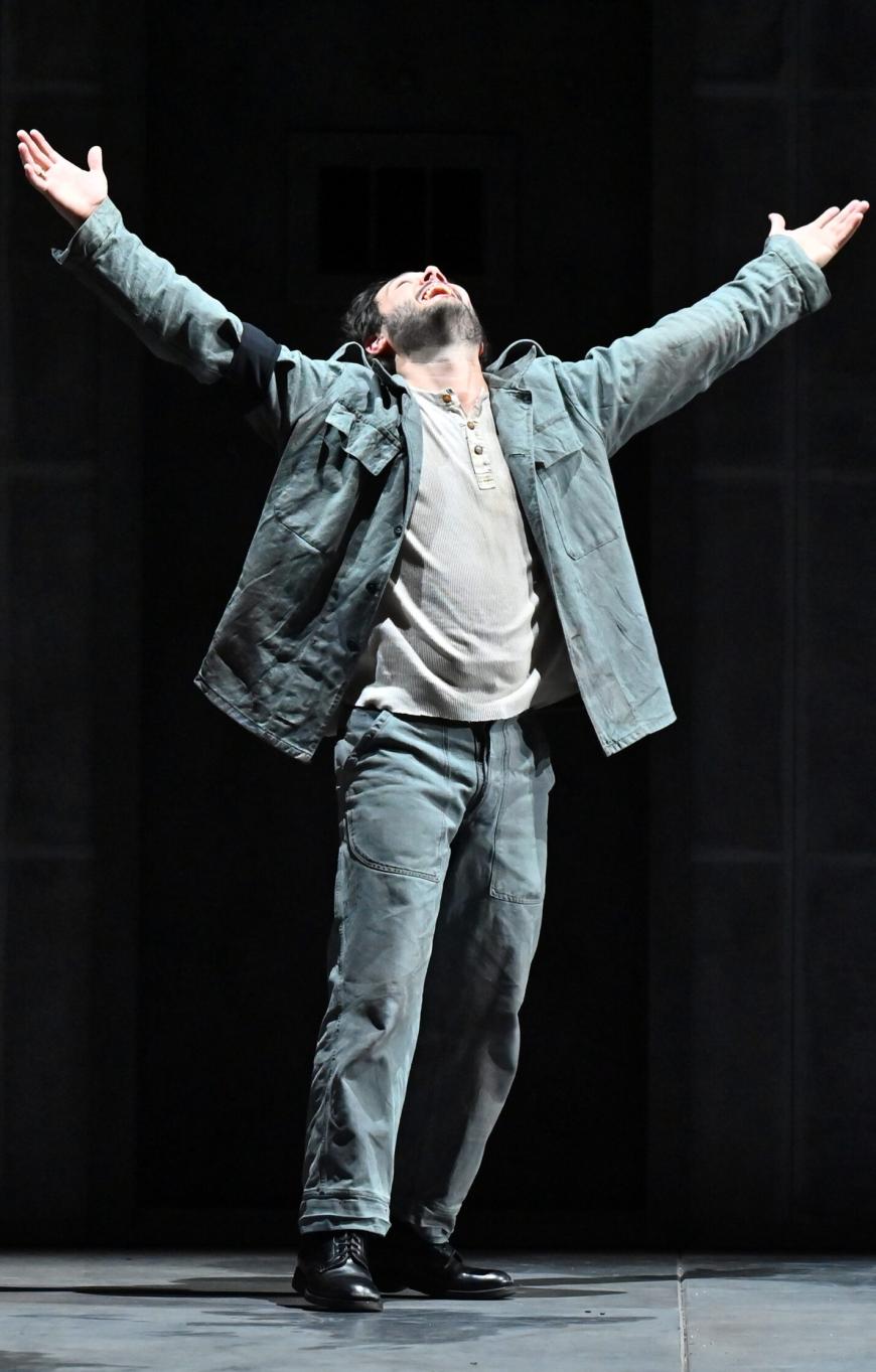 Arturo Chacón-Cruz as Don José