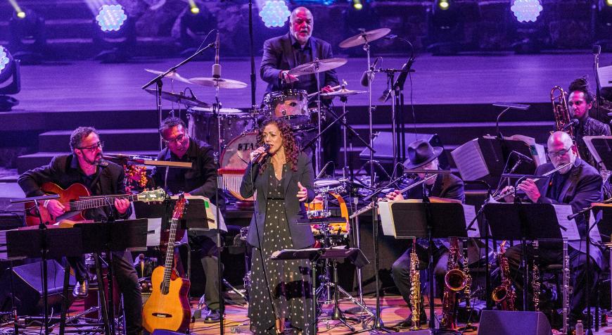 Luciana Souza and backing band